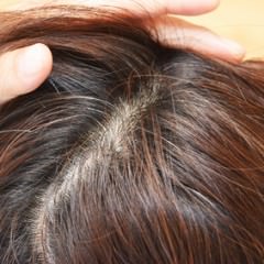 髪に現れるエイジングサインとは？髪の老化に負けない簡単にできるアンチエイジング方法