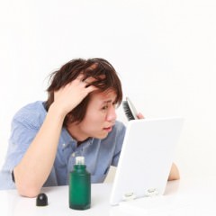 急に抜け毛が増えたときの対処法