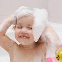 夜お風呂に入らずに朝にシャワーだけだと髪に影響を与えてしまう？