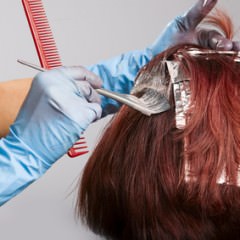 ヘアカラー剤のパッチテストは必要？アレルギー反応が起きる理由や症状とは