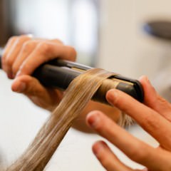 ヘアアイロンを使用する前に洗い流さないトリートメントを付けた方が髪に良いの？