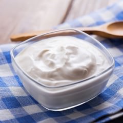 若いうちに育毛剤は使っていいの？