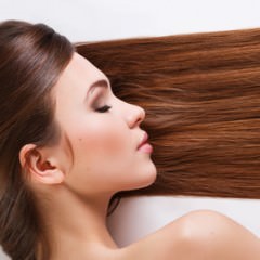 今っぽいウェットヘアにするにはバーム？それともオイル？ウェット仕上げにするスタイリング方法をご紹介！