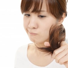 1日にどれくらいの髪の毛が抜けたら脱毛症？時期や脱毛症の種類によっても違う？