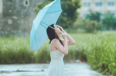 雨でもツヤ髪をキープする！雨の日にすべきヘアケア♪