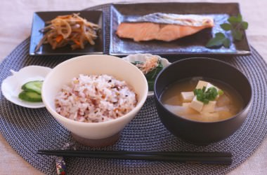 働く女性必見！昼食後に疲れを残さない食事のとり方