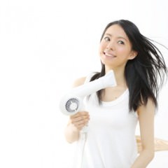 髪の自然乾燥は厳禁！ドライヤーの正しい乾かし方や正しい選び方とは