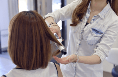 ヘアアイロンの当て過ぎは大きなダメージに！