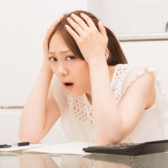 白髪が増えたからとりあえず紫って正解なの？ ６０代女性に似合う髪色とは