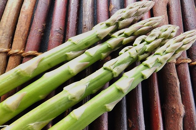 アスパラガスを食べることによってもたらす髪へ影響とは？