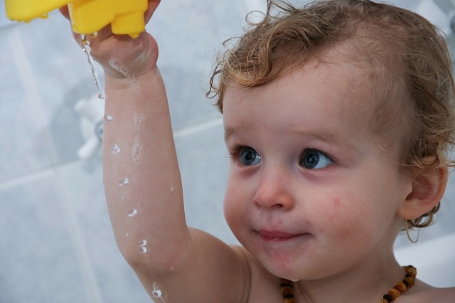 赤ちゃんの髪に優しい水の種類とは？
