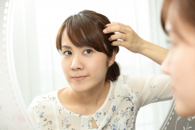 女性の髪のボリュームが減る理由とは？