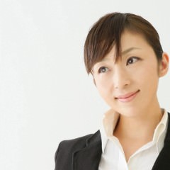 髪の量が多い人は、どうすればボリュームダウンできる？