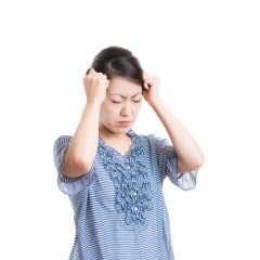 肩こりがひどくなると頭痛になる！原因や対処法とは？