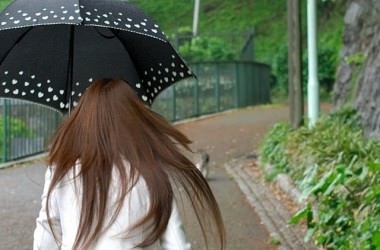 雨で髪が濡れたときの対処法は？