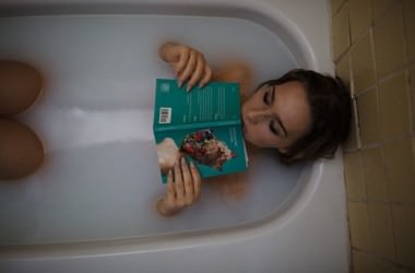お風呂で髪を結ぶのはダメージに繋がる！？