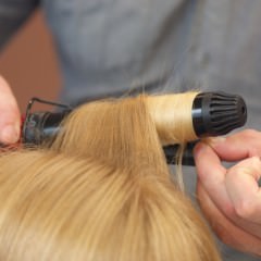 伸ばしかけの髪でもステキなヘアスタイルを維持するには？キレイに伸ばす方法もご紹介！