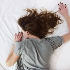 アレンジの時にでるアホ毛対処法とは？