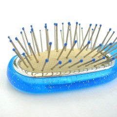 静電気を防止する櫛とは