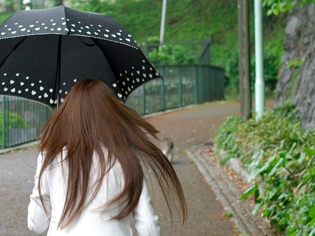 湿気でぺったんこのピンチ前髪を復活させる方法