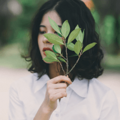 いつまでも若々しい美髪でいたい！年を重ねてもロングヘアを保つコツとは