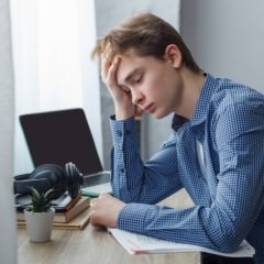 薄毛に悩む方必見！抜け毛防止に効果的なツボとは？
