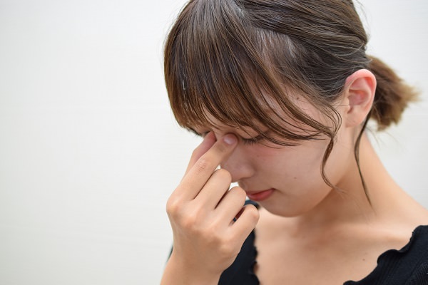 くまの原因と睡眠不足の関係は？