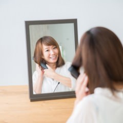 雨にも負けない！湿気が多い日に「巻き髪」を保つ方法