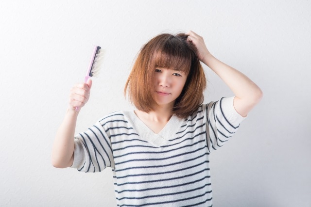 髪を梳くと傷むの 知らなきゃ損 正しいヘアケア講座