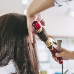 ヘアアイロンのやりすぎで髪が切れてしまうって本当？