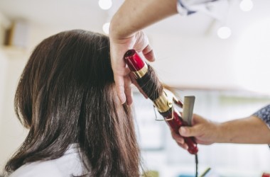 髪の毛のダメージを最小限にするヘアアイロンの温度は？