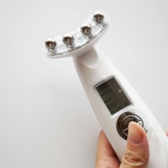 気になる髪の臭いってどう対処する？香水を髪にかけると良くないって本当？