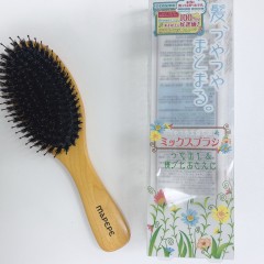 ヘアケア用の動物毛のブラシはスーツにも使える？