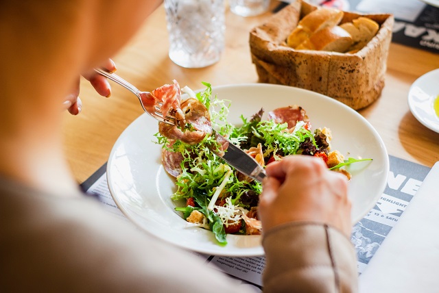 薄毛の改善もできる！？美しい髪を内側から育てるために食事で気を付けたいポイント