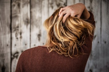 今っぽいウェットヘアにするにはバーム？それともオイル？ウェット仕上げにするスタイリング方法をご紹介！