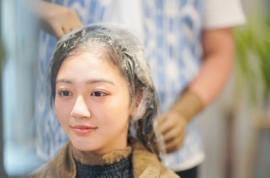 ヘアカラーとストレートパーマは同時にできるの？