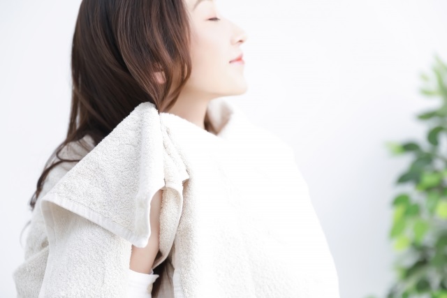 あなたは大丈夫？冬にやりがちなNGなヘアケアとは