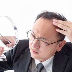 男性ホルモンが多い女性は禿げやすいのか