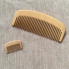 ヘアブラシなら豚毛ブラシを使おう！