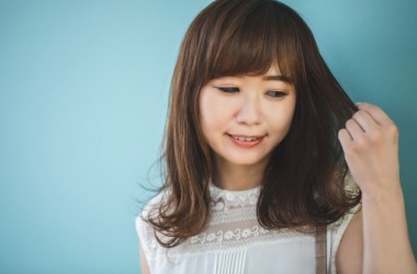 白髪染め、美容院とセルフではどう違う？コスパが良いのはどっち？