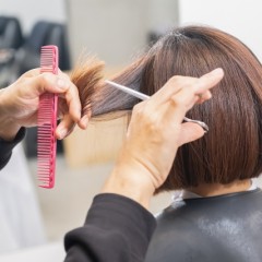 ヘアカラーが髪の静電気の原因に！？