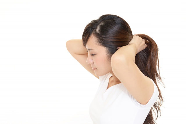 ポニーテールで頭痛が起こる原因と対処法