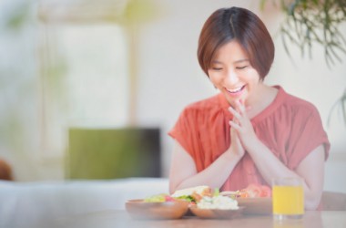 実は髪や頭皮を健康的にしてくれる美味しい食べ物や飲み物とは