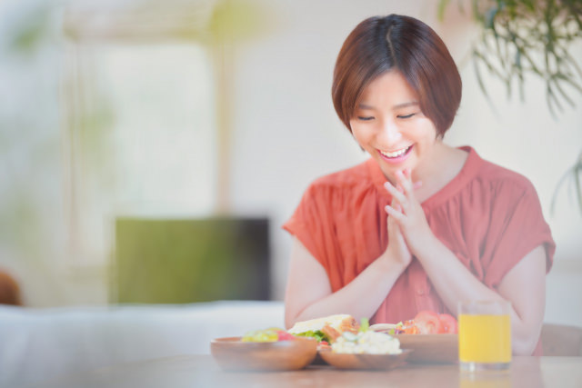 実は髪や頭皮を健康的にしてくれる美味しい食べ物や飲み物とは