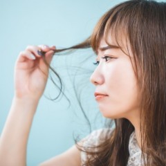 ヘアミルクで濡れ感のある髪へ