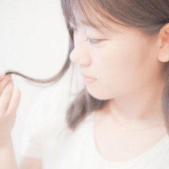 髪を伸ばしたいけど、毛先が傷んでいるときはどうしたらいい？