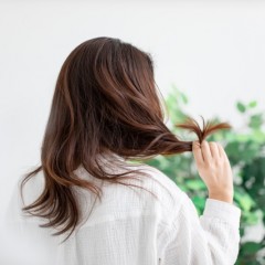 補修も潤いも！二層式ヘアオイルでツヤ髪に！その効果とは？