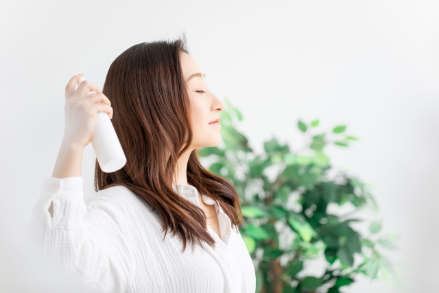 いろいろ便利！ヘアスプレーを持ち歩くことのメリット