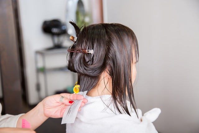 パーマを綺麗に持続させるヘアケア方法は？