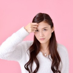 眉毛は抜くのと剃るのどっちがいい？